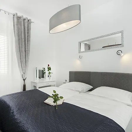 아파트먼츠 미핼라 * 스플리트