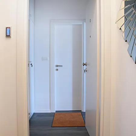 아파트 아파트먼츠 미핼라 *