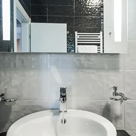 아파트먼츠 미핼라 *