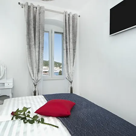 아파트먼츠 미핼라 *