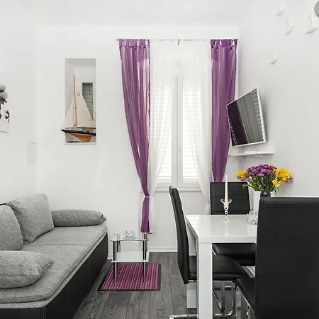 Mihaela Apartment
